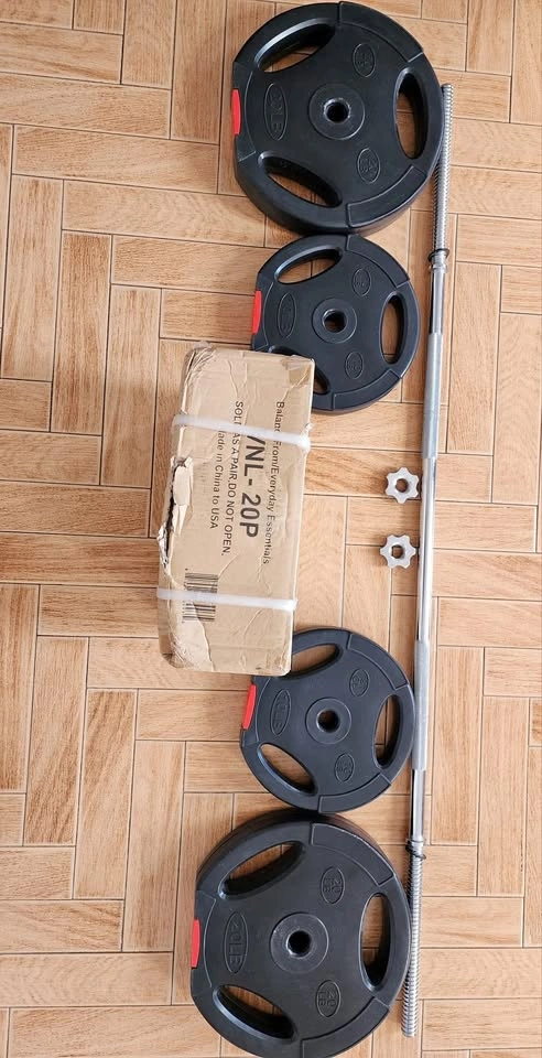Fitness Vinyl Standard Plate Weight Plates 100 lbs W/ Barbell