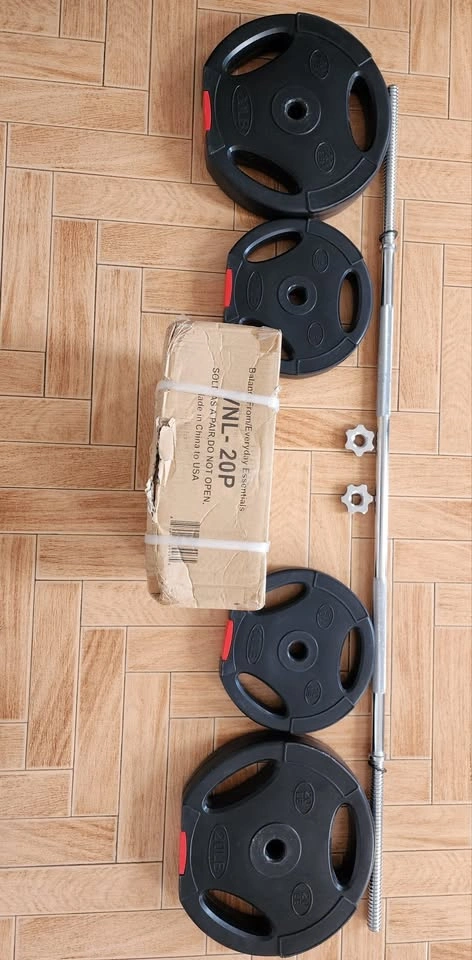 Fitness Vinyl Standard Plate Weight Plates 100 lbs W/ Barbell - photo 2