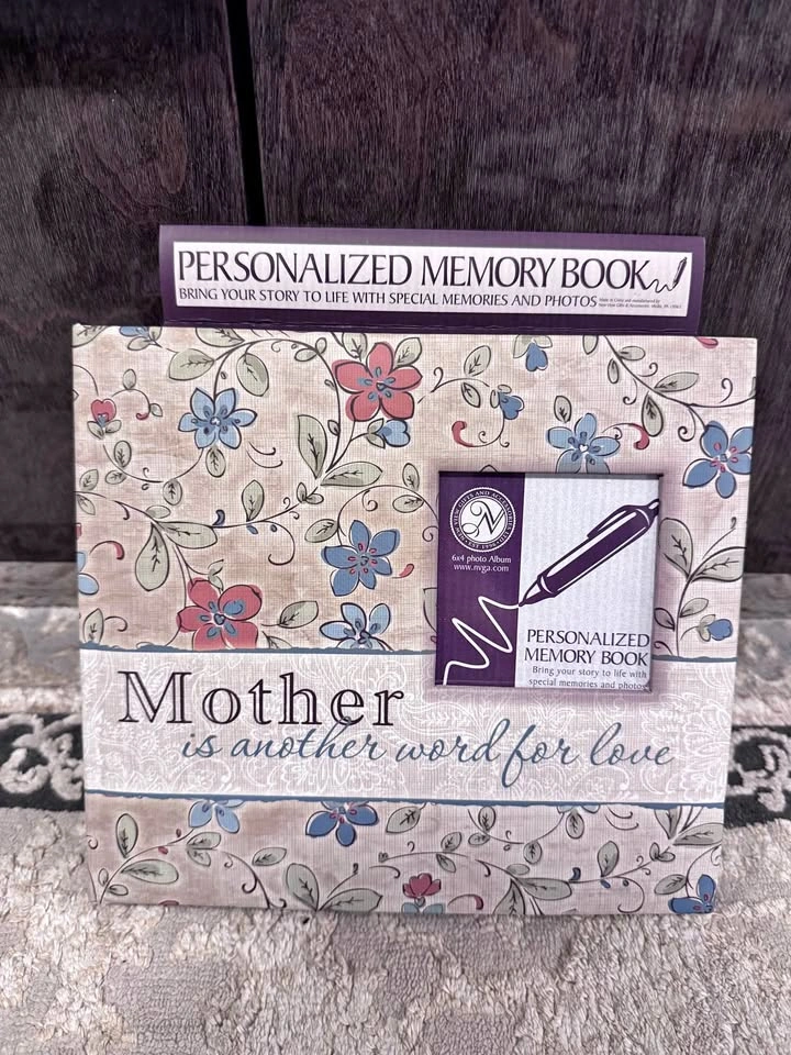 Mother’s Day Personalized Memory Book – Brand New 💝💐