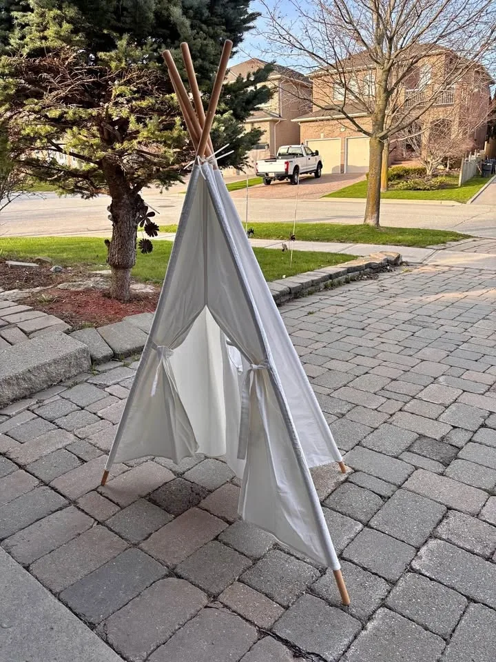 Kids play tent