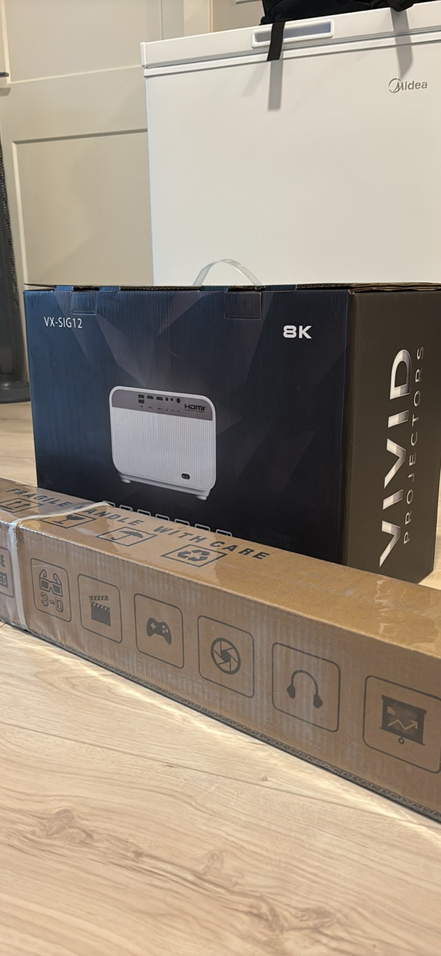 Vivid VX-SIG12 Projector with 72" Screen
