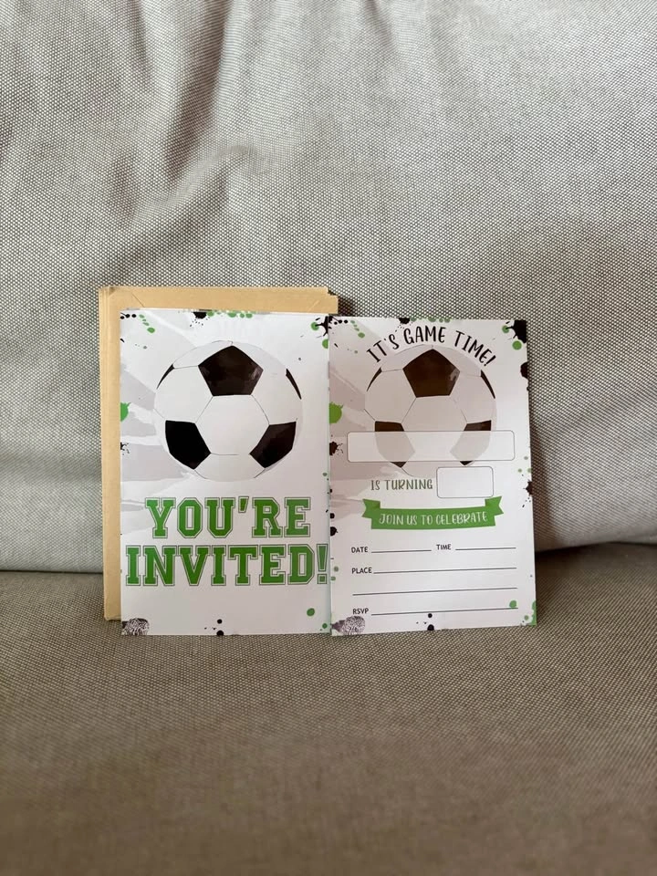 Pack of 20 Soccer Themed Birthday Party Invitations - photo 4