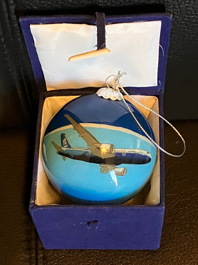 Boeing 787 ornament