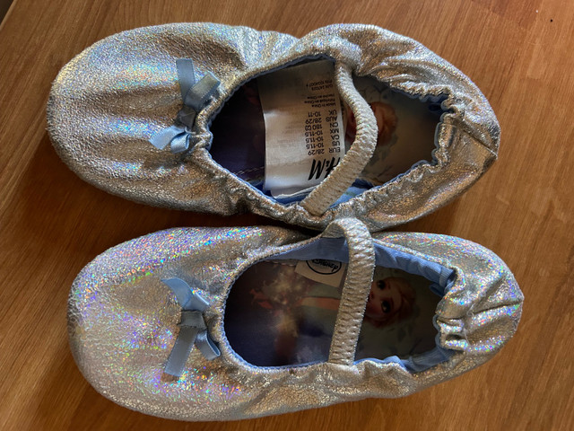 Frozen slippers girls size 10-11.5
