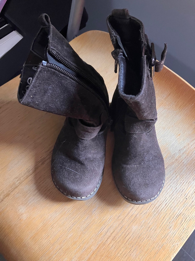 Girls brown suede like boot