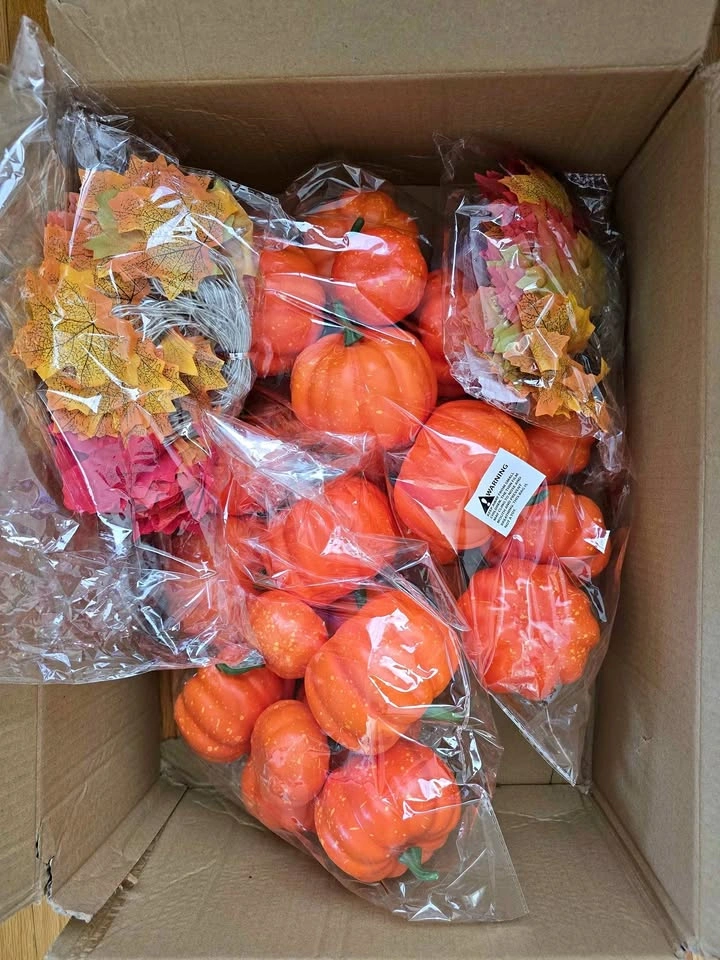 Thanksgiving Decor Bundle – Pumpkins & Lighted Wreaths