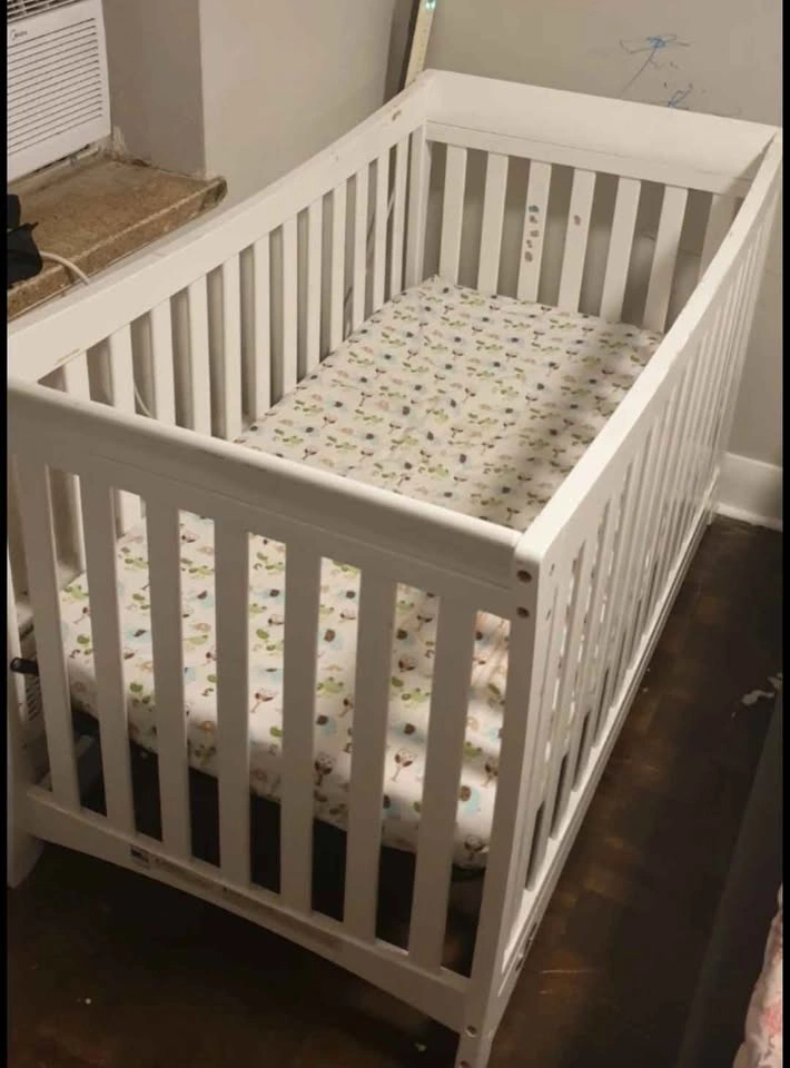 Baby crib with mattress - photo 2