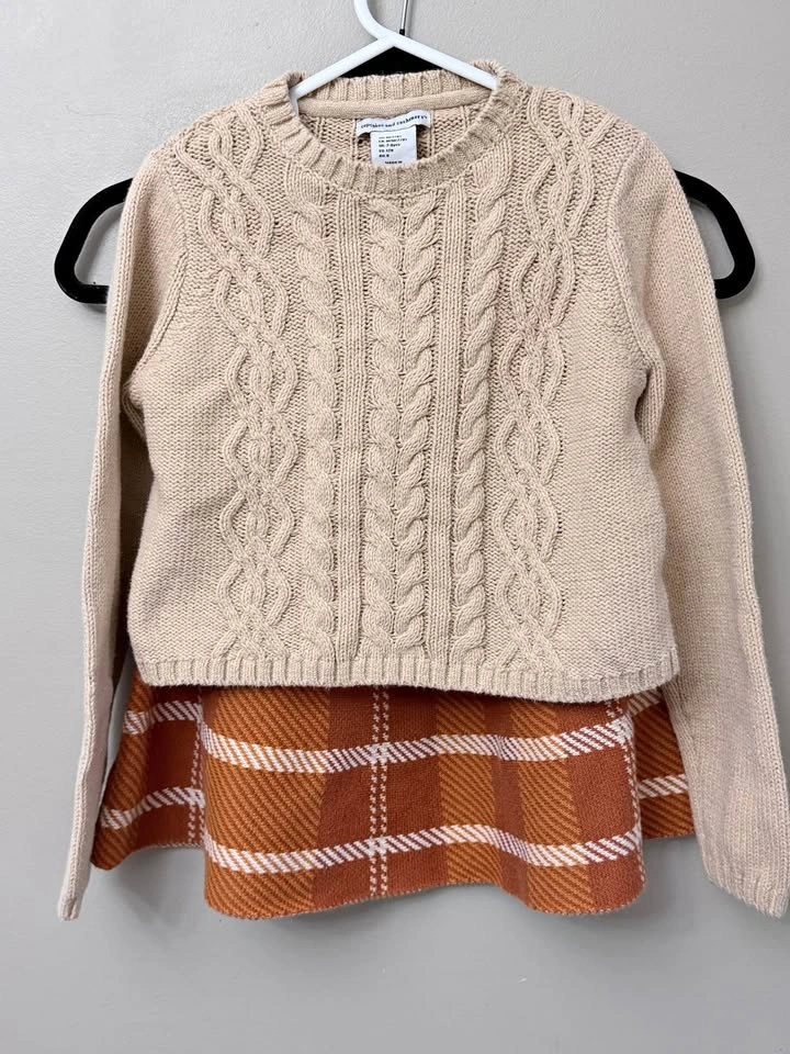 Girls Outfit Skirt and Sweater 7-8 years