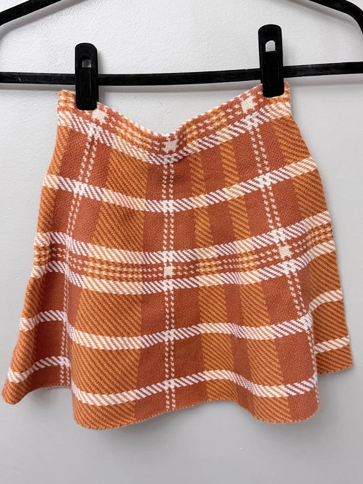 Girls Outfit Skirt and Sweater 7-8 years - photo 2