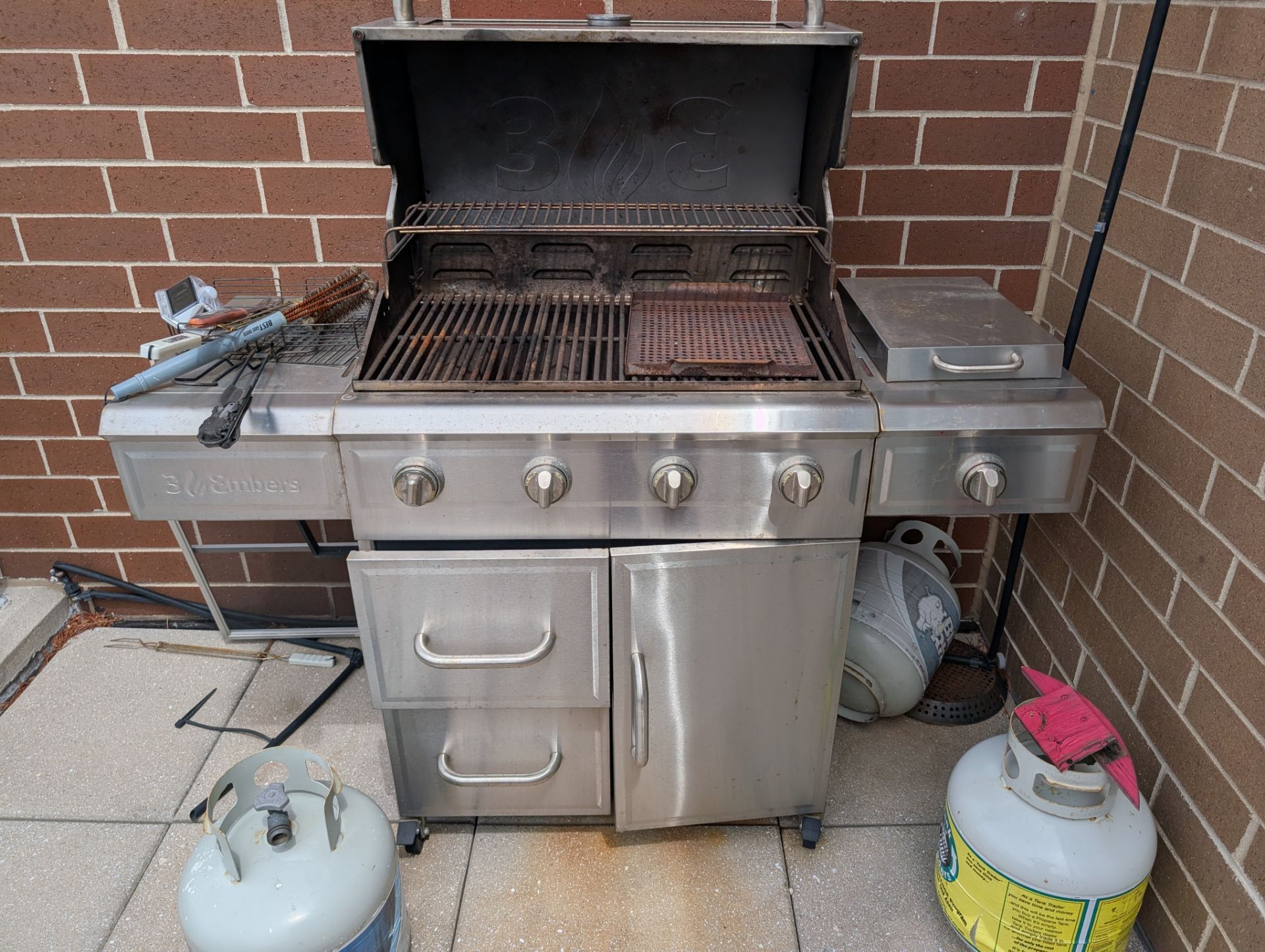 3 Embers 4-Burner Dual Fuel Gas Grill w/ 2 tanks