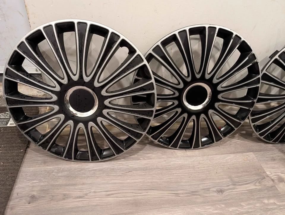 Like new set of 17 inch Hub Caps in box condition. - photo 2