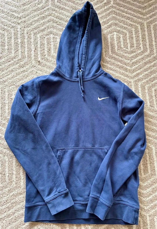 Nike Swoosh Hoodie – Clean Essential