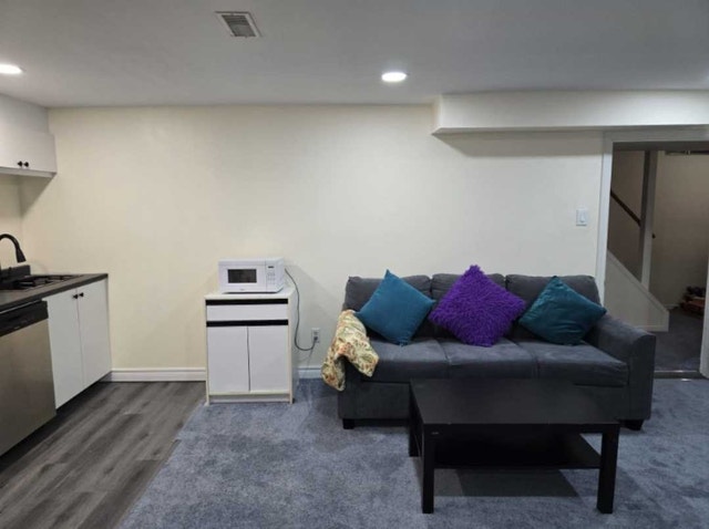 Fully Furnished 2 Bed Basement for Rent - photo 3