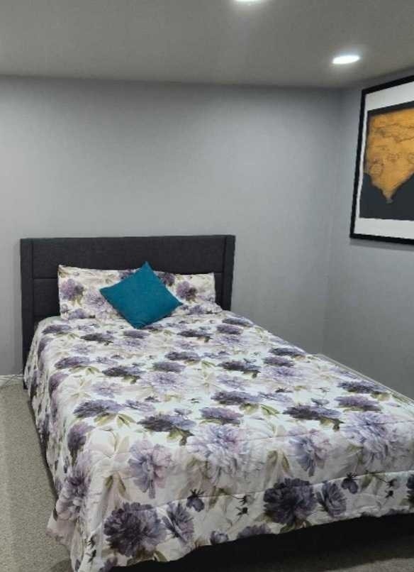 Fully Furnished 2 Bed Basement for Rent - photo 4
