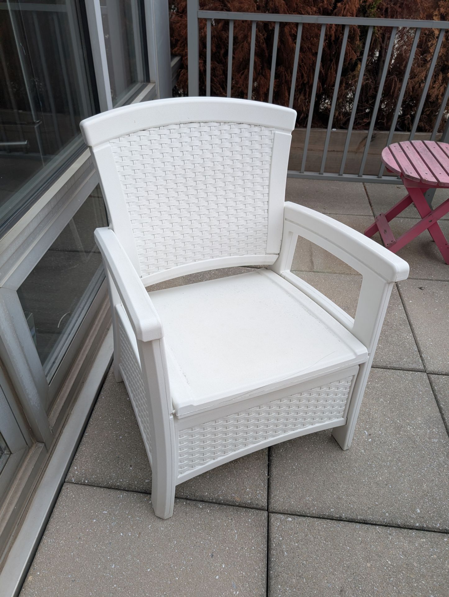2 Suncast Commercial Elements Club Chair With Storage - photo 2