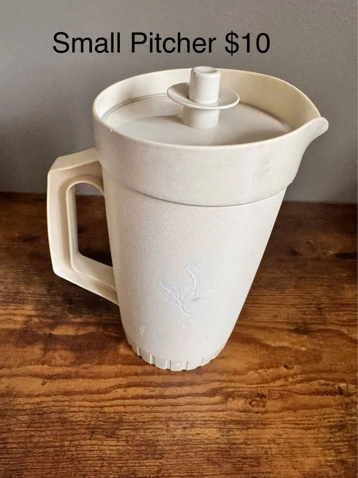 Vintage Tupperware Pitchers - photo 5