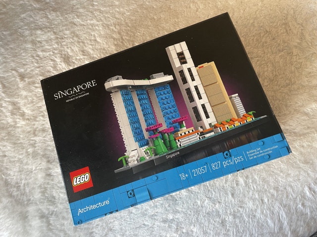 Brand New LEGO Singapore 21057