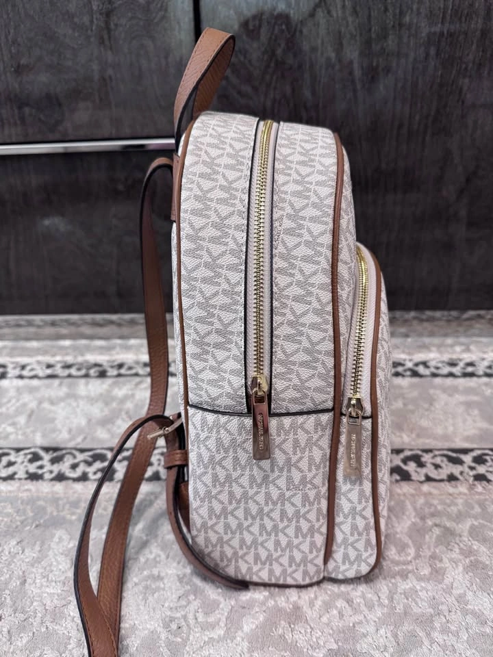 Brand New Michael Kors Abbey Medium Backpack – Vanilla/Acorn 🎒✨ - photo 3