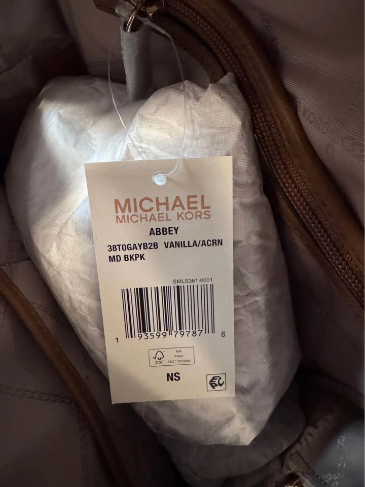 Brand New Michael Kors Abbey Medium Backpack – Vanilla/Acorn 🎒✨ - photo 5