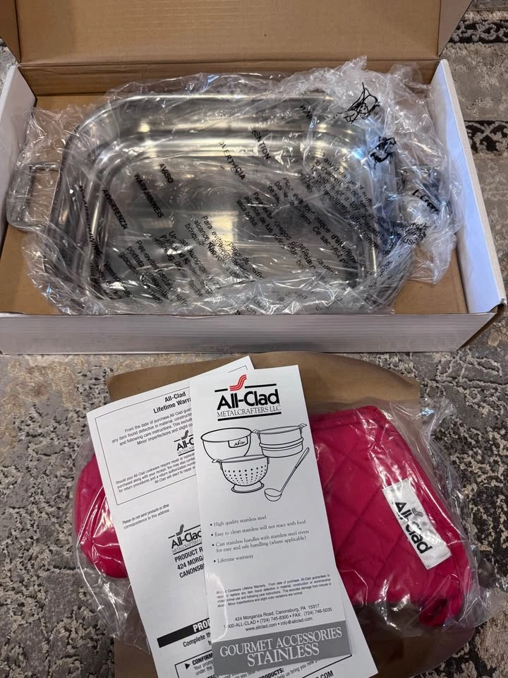 Brand New All-Clad Lasagna Pan Set + Oven Mitts 🔥 - photo 2