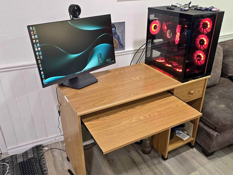 Computer Desk with Keyboard Tray & Drawer (On Wheels)