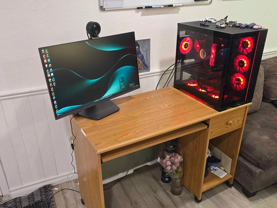 Computer Desk with Keyboard Tray & Drawer (On Wheels) - photo 2