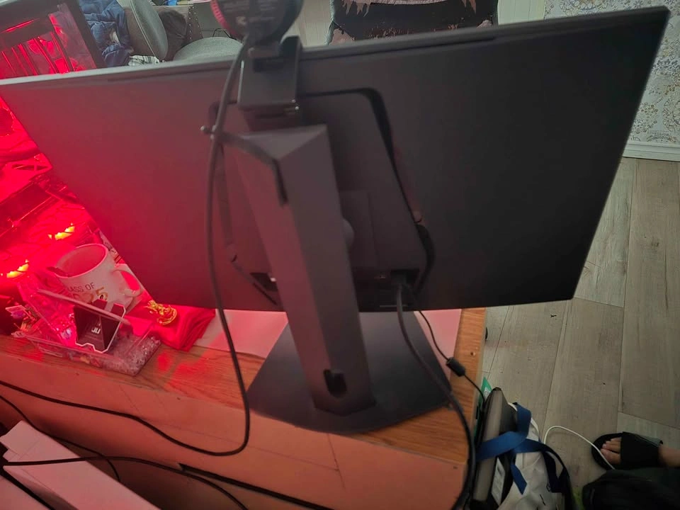 LG UltraGear 27" QHD Gaming Monitor (200Hz, 1ms) - Like New in B - photo 2