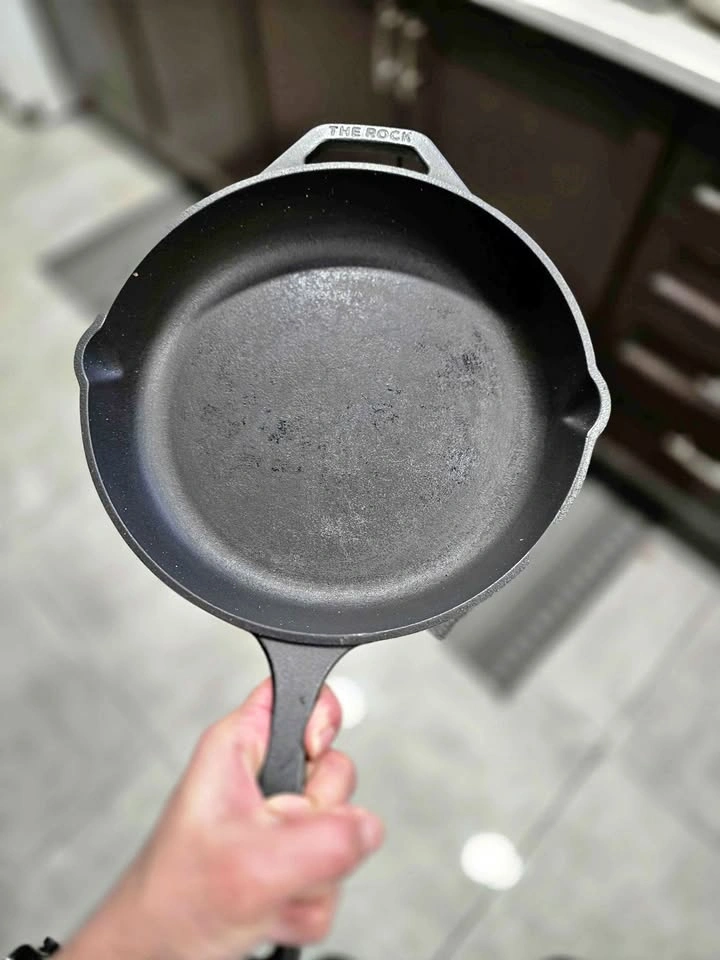"The Rock" 10-Inch Cast Iron Skillet