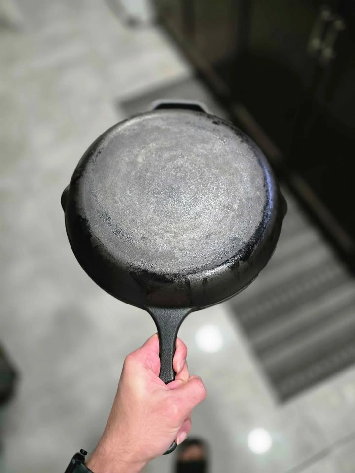 "The Rock" 10-Inch Cast Iron Skillet - photo 2