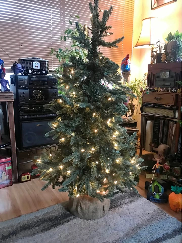 4 ft Pre-Lit Christmas Tree