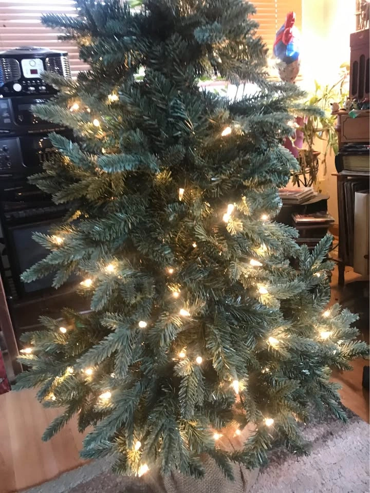 4 ft Pre-Lit Christmas Tree - photo 3