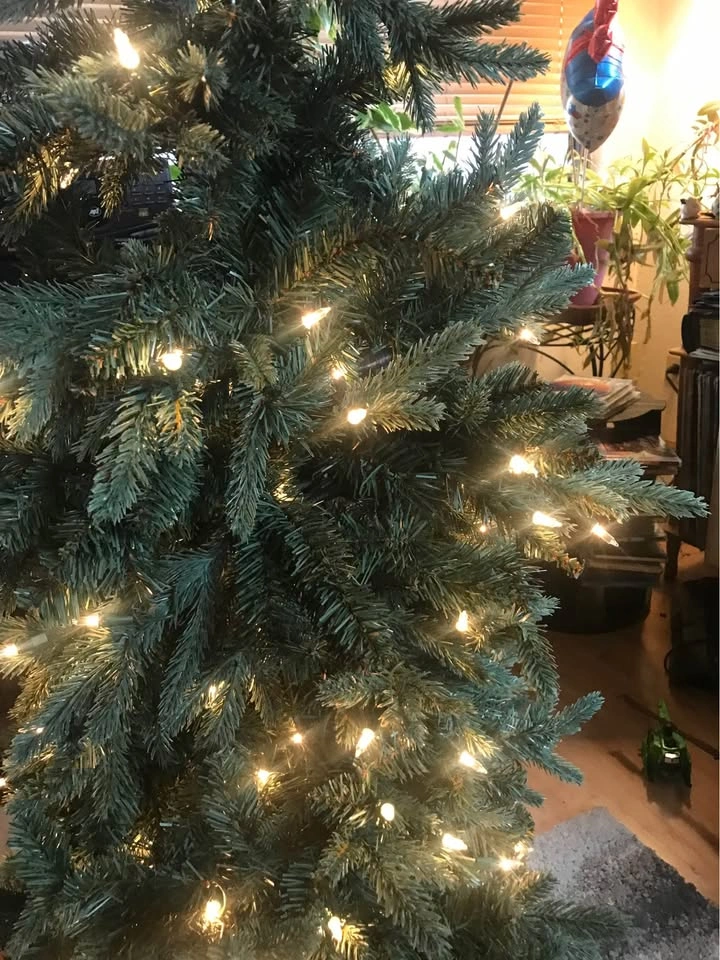 4 ft Pre-Lit Christmas Tree - photo 5