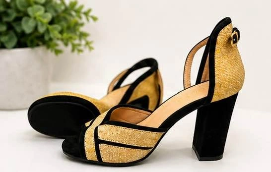 Elegant Gold & Black Heels – Size 7.5/8
