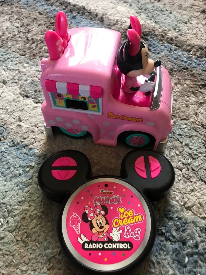 Minnie Mouse Remote Control Ice Cream Truck - photo 3