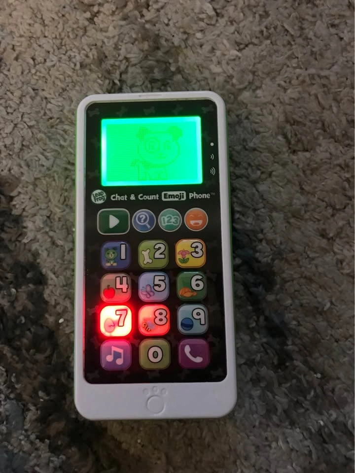 Leapfrog Scout Chat and Count Emoji toy phone - photo 2