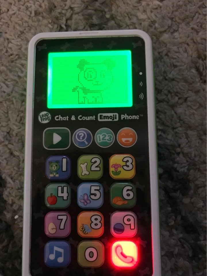 Leapfrog Scout Chat and Count Emoji toy phone - photo 3