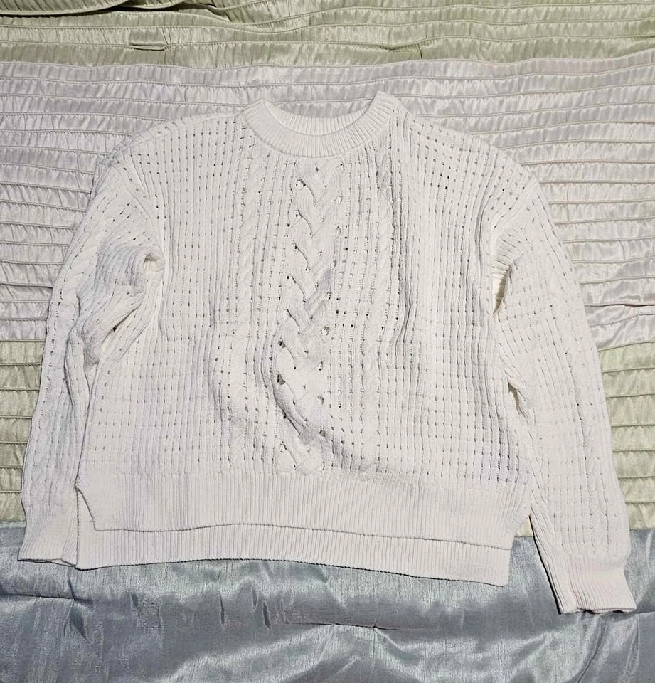 Women's White Cableknit Long Sleeve Sweater, Size M