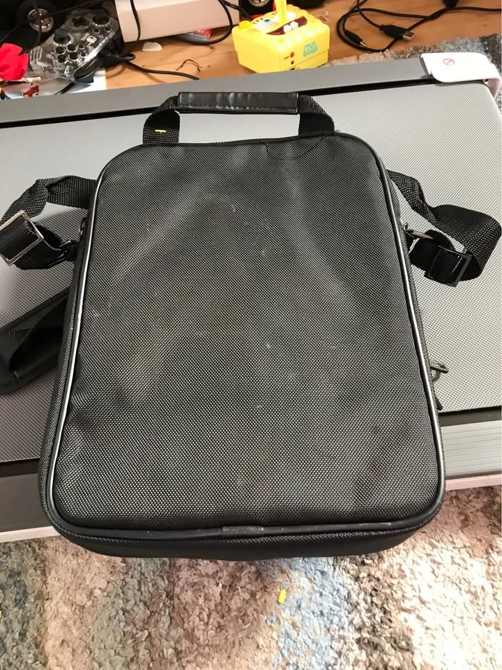 Kenneth Cole Tablet Carrying Bag - photo 4