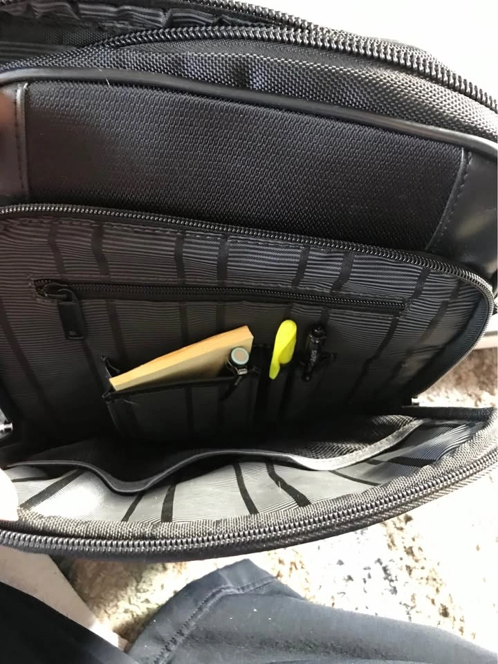 Kenneth Cole Tablet Carrying Bag - photo 5