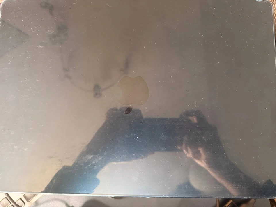 Macbook Air M2 15" 16gb/512GB - Broken Display (ai/parts) - photo 3