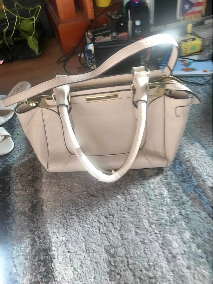 Shoulder/ hand carry purse