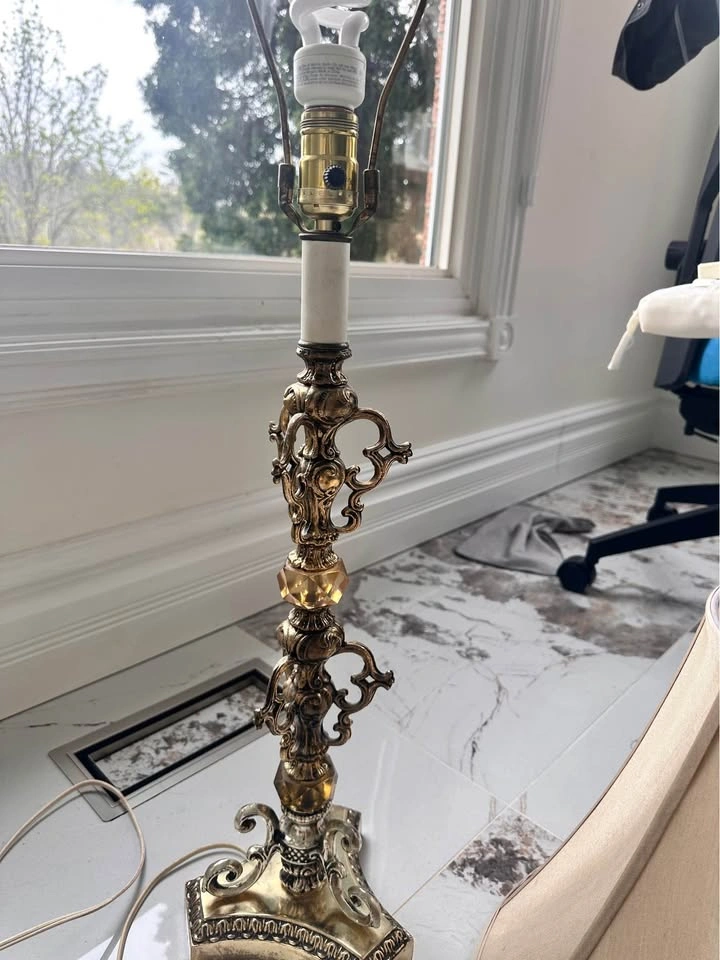 Vintage Ornate Table Lamp – 27” Tall – Metal Base + Shade - photo 3