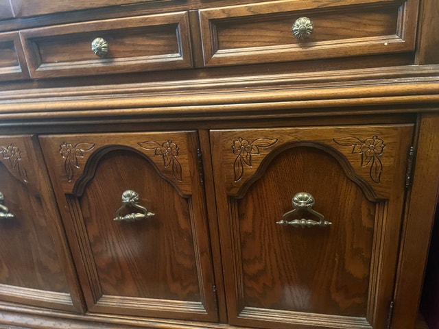 solid wood china cabinet - photo 2