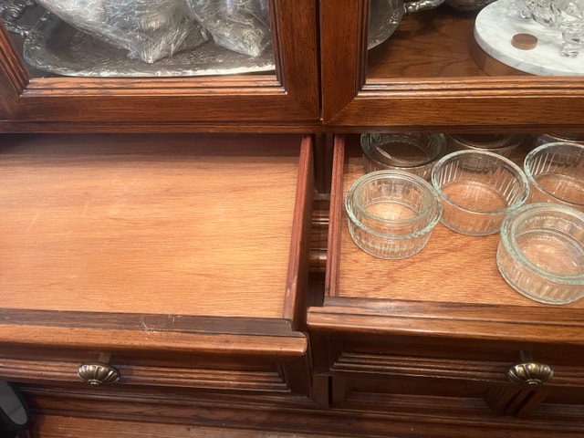 solid wood china cabinet - photo 3