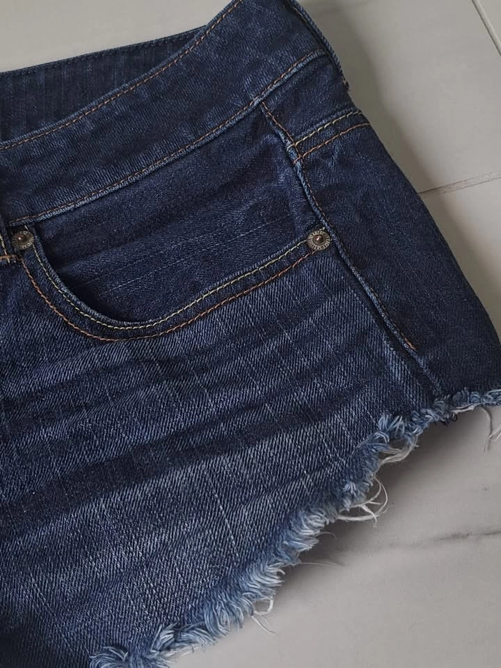 💕 American Eagle Y2K Low Rise Distressed Denim Mini Shorts - photo 3
