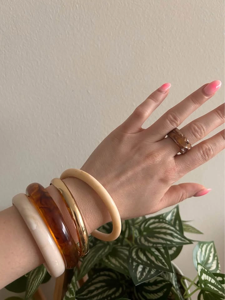 Nice bangle set - 4 bracelets and 1 ring - photo 2