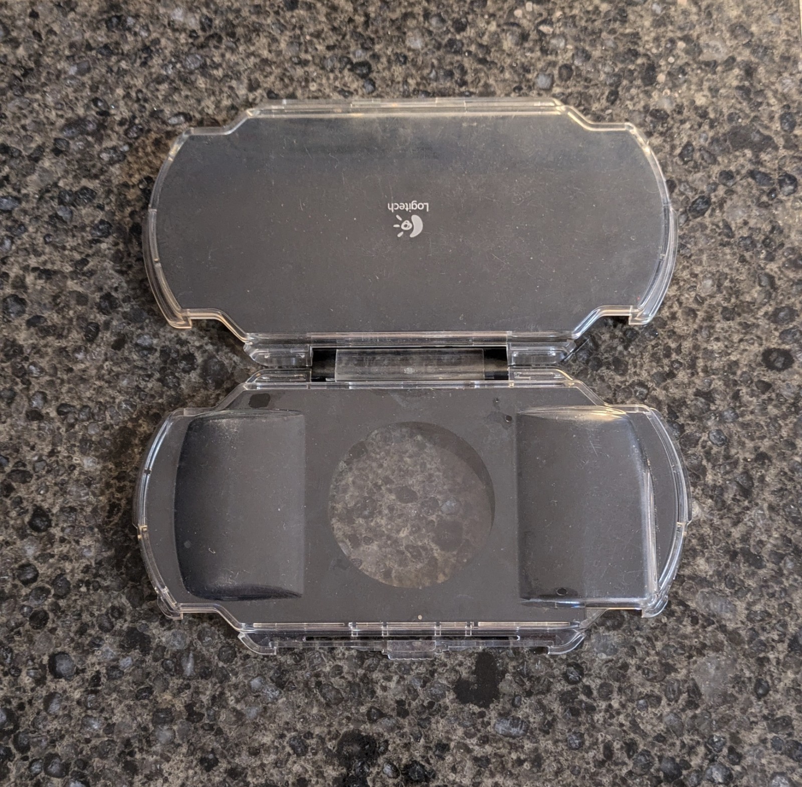 Logitech PSP Hard Shell Case - Clear Travel Carry Case - photo 3