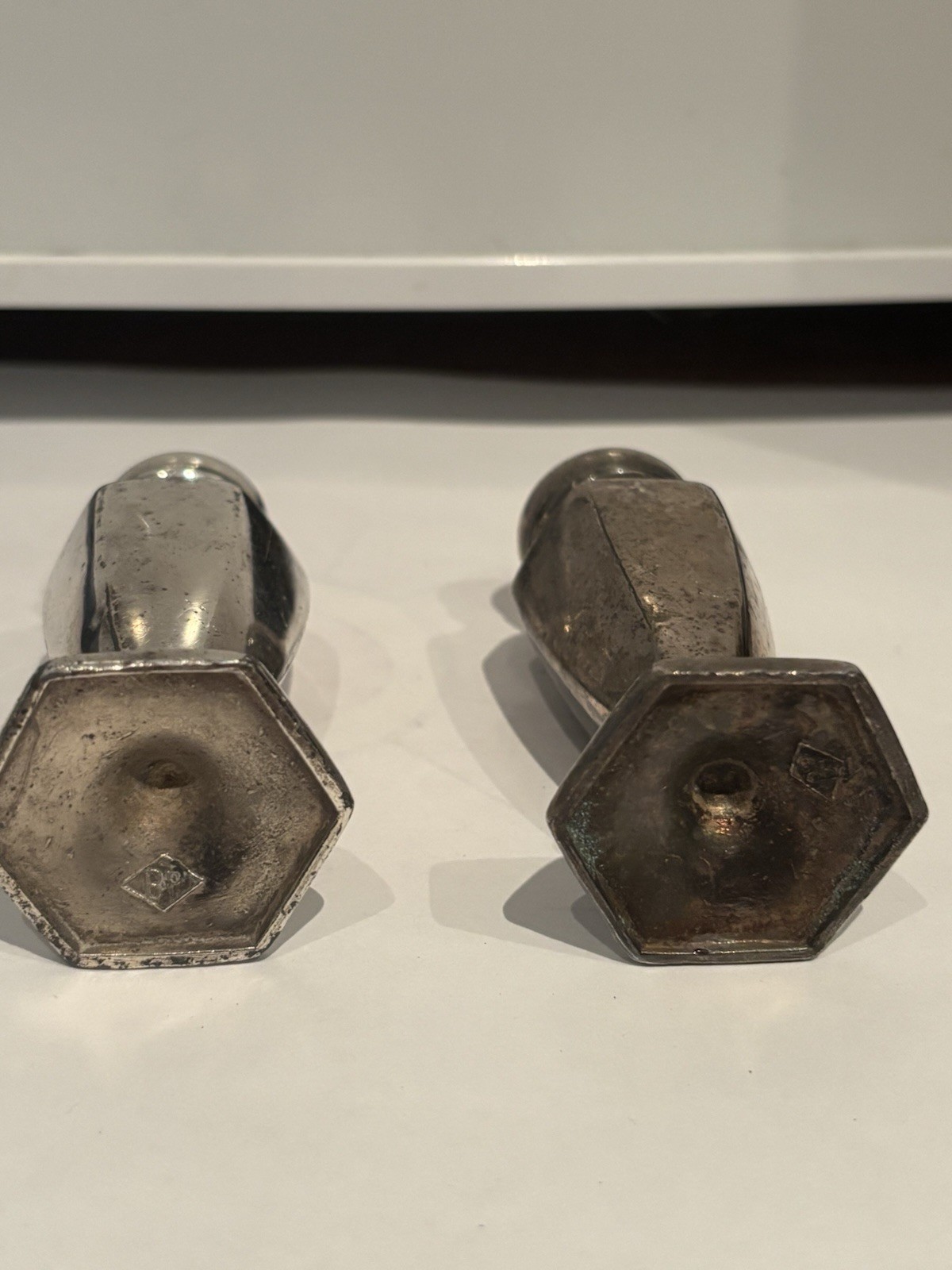 Pair of Benedict Proctor Silverplate Salt & Pepper Shakers - photo 3