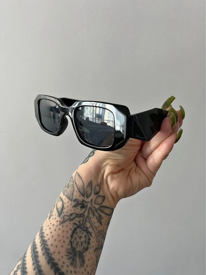 Vintage chunky sunglasses black frames 90s y2k