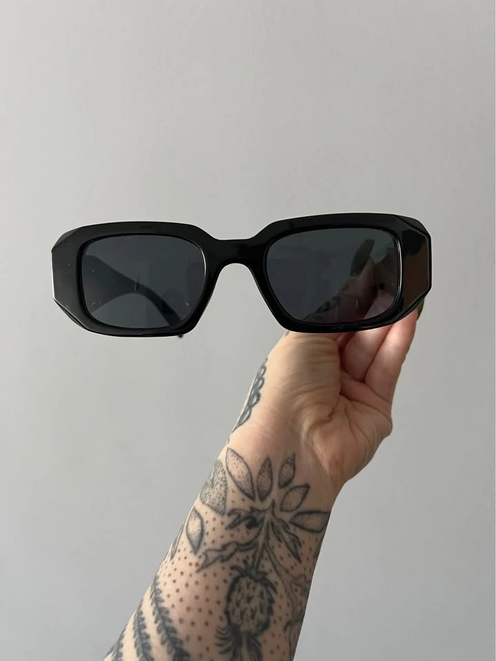 Vintage chunky sunglasses black frames 90s y2k - photo 2